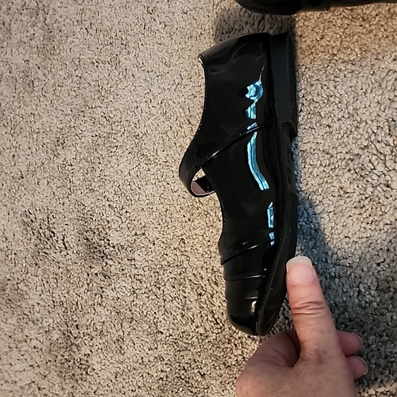 Nina size 10M black patent shoes with velcro strap - Picture 2 of 8